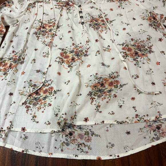 🪷Altar’d State Floral Long Sleeve Top - Picture 7 of 7